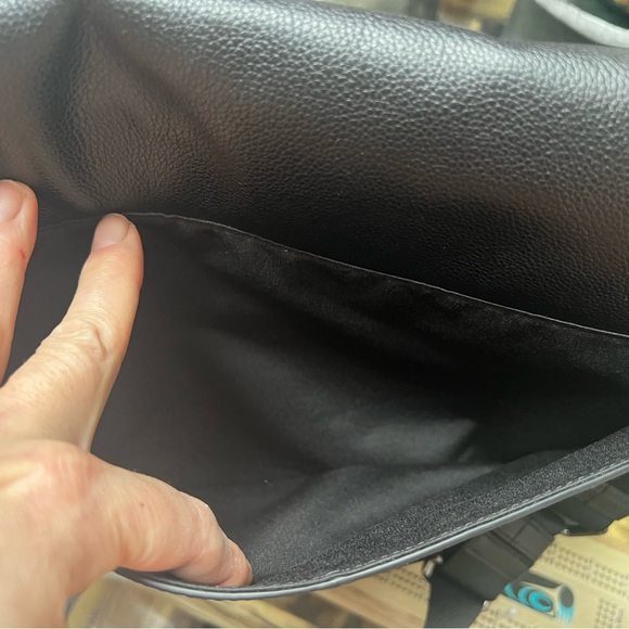 *****SOLD********Coach messaged/laptop bag never used - Picture 4 of 9